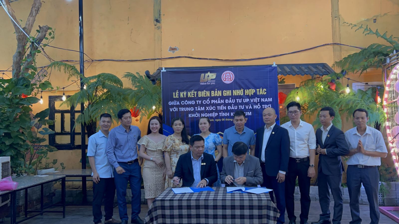 Lễ ký kết biên bản ghi nhớ hợp tác giữa Trung tâm Xúc tiến Đầu tư và Hỗ trợ khởi nghiệp tỉnh Kon Tum và Công ty Cổ phần đầu tư UP Việt Nam